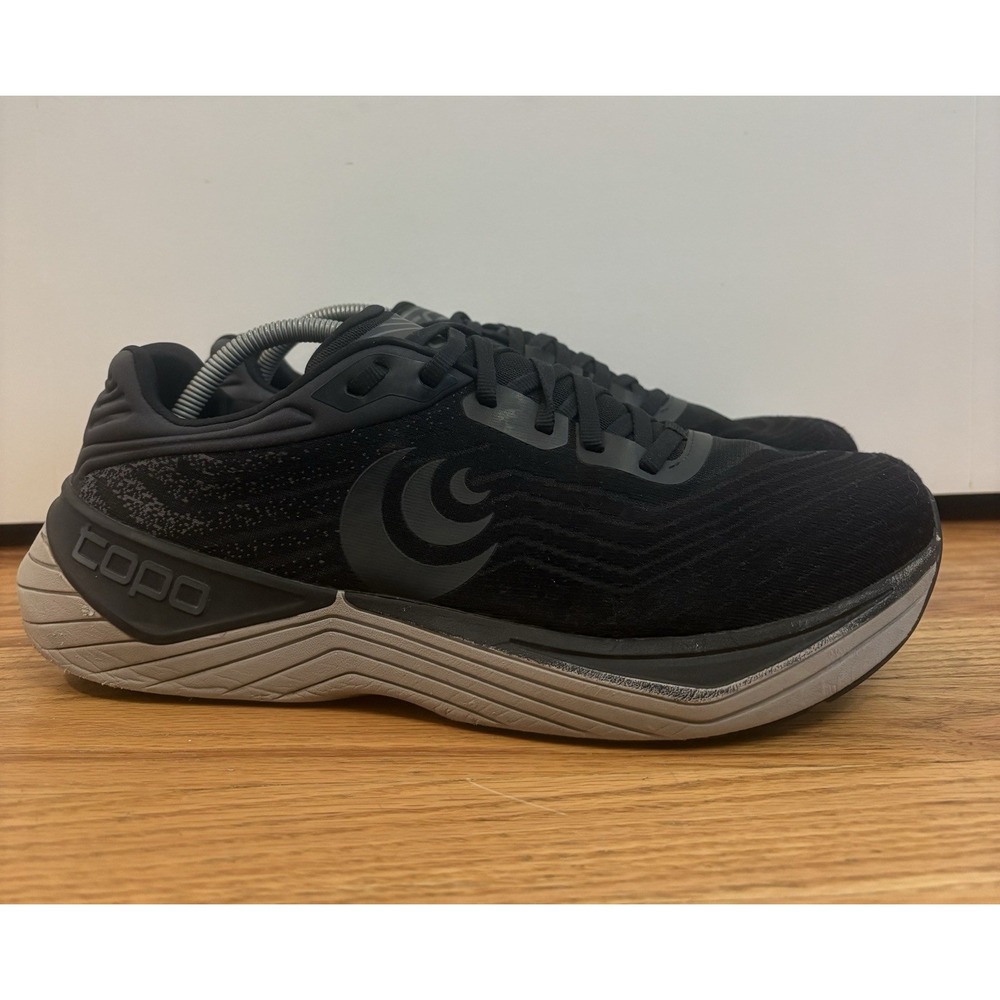 Topo Athletic Men's‎ Ultrafly 5 Black/Charcoal Sneakers Size 10.5 Wide Width